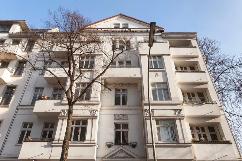 Wohnen mit besonderem Flair: Außergewöhnliche Dachgeschosswohnung sucht neue Mieter — photo 1